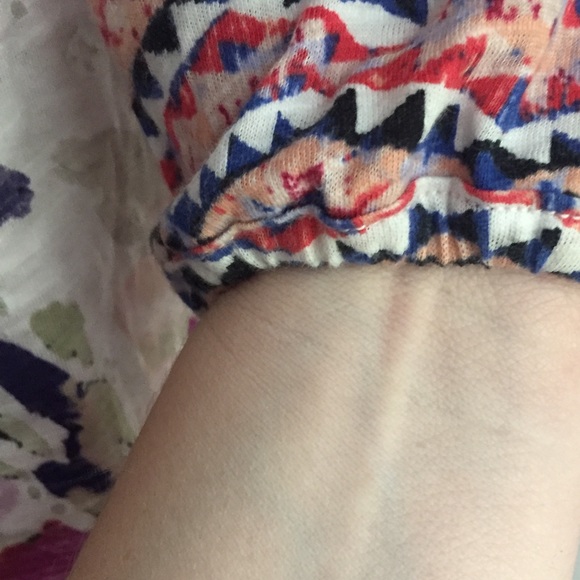 Akemi + Kin Anthropologie (X Sm) Top  Mixed Print - Picture 6 of 6